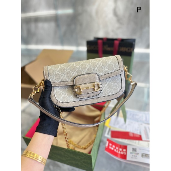 On October 3, 2023, P225 Gucci New Product 1955, the Gucci Horsebit 1955 series of New Year's bags draws inspiration from the collection design, meticulously blending classic details and modern fashion essence from the brand's start-up more than 60 years 