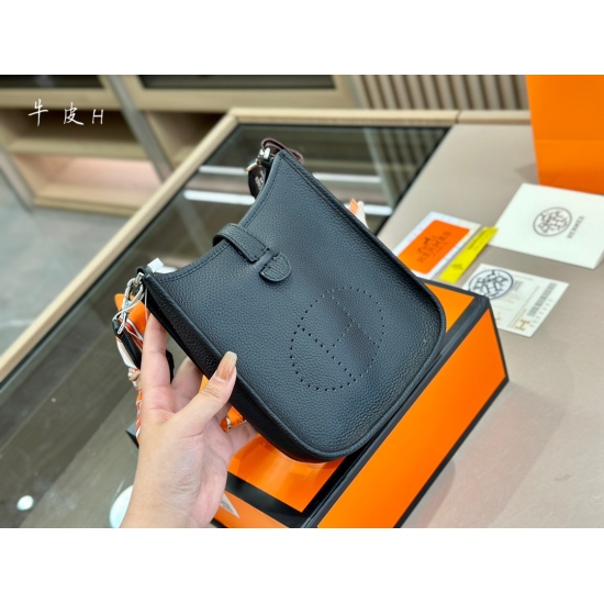 2023.10.29 215 Folding Gift Box Scarf Pony Size: 19 * 17cm Evelyn Mini Exclusive Customized Version Hermes Imported Leather Embroidery ✔ Not an ordinary version on the market, absolutely cost-effective, super high, compact, lightweight, and sufficient cap