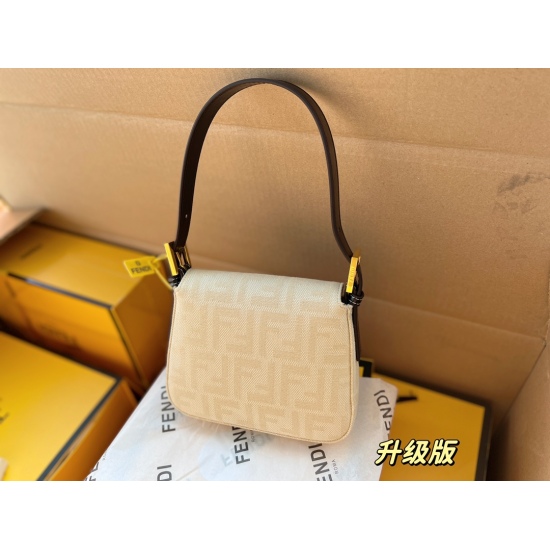 2023.10.26 200 box (upgraded version) size: 19 * 15cmfendi method stick, take photos immediately after opening the box... The quality is super! Medieval vintage large F paired with waxed cowhide and two shoulder straps