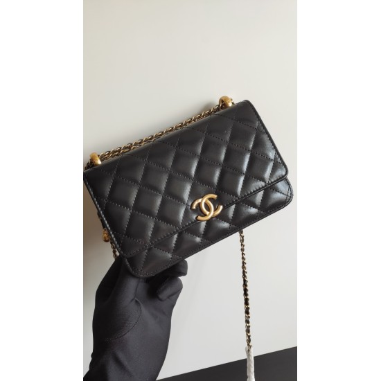 In stock p720 Chanel AP2419 early autumn new woc chain bag, this newly released woc smooth cowhide paired with double small items has been completely planted with grass, resulting in a completely different temperament and surprise ➕ Amazing! Can be worn o