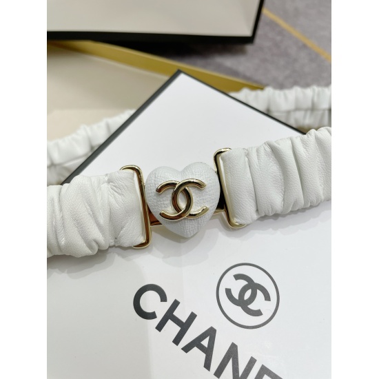 On December 14, 2023, the Chanel counter synchronized fashion belt with excellent upper body effect, exquisite luxury, fashionable, and exquisite width of 2.5cm