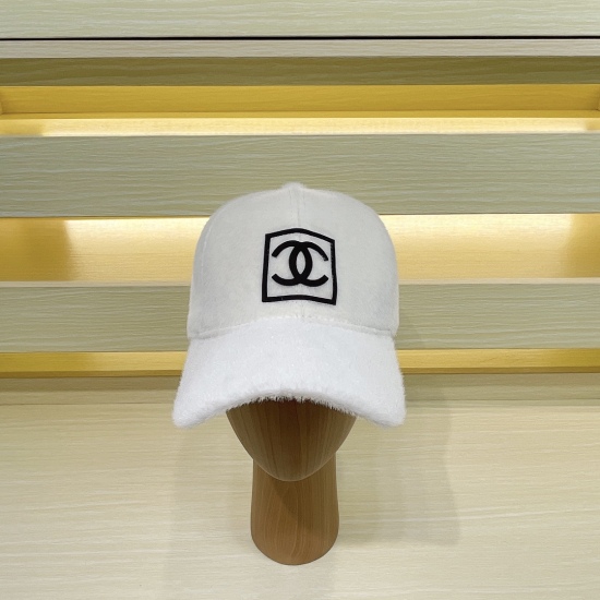 2023.10.02 P45 comes with a dustproof bag [CHANEL Chanel] The new autumn and winter small fragrance style baseball cap is very comfortable with plush and plush. It's a great match for the big brand, and it's a close eye entry
