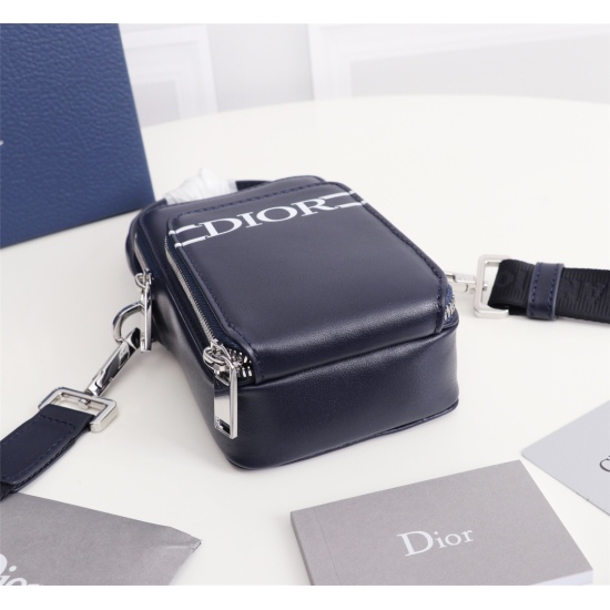 20231126 560 counter genuine products available for sale [original order] Dior Men's Handbag/Phone Bag with genuine matching box model: 2OBCA326YSE_ H03E (blue and white font) beige and black Oblique printed canvas with brass metal overlay on the front. T