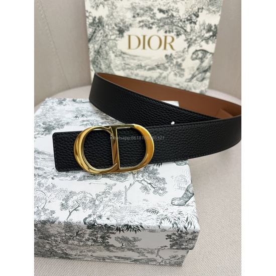 On August 7th, 2023, the Dior series features high-end quality cowhide, paired with a top layer of cowhide and bottom leather. The leather version is genuine and the buckle is plated with palladium. The high-quality pure steel buckle has a width of 3.5cm,
