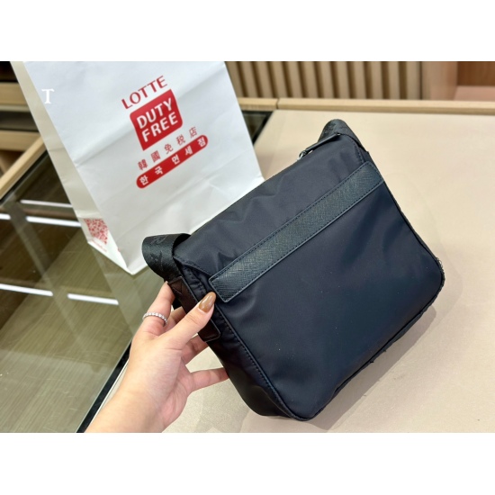 2023.11.06 195size: 24.20cmprada new product! Prada is big and convenient! It is indeed a practical and durable model, I really like its layout!