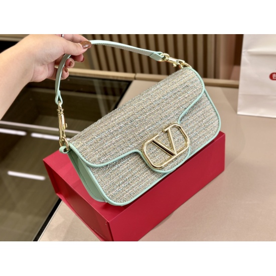 2023.11.10 225 215 Box size: 27.14cm 20.12cm Valentino New Product! Who can refuse Bling Bling bags, small dresses with various flowers in spring and summer~It's completely fine~