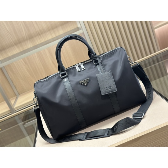 2023.11.06 180size: 45.26cmprada new product! Prada travel bags are very convenient! It is indeed a practical and durable model, I really like its layout!