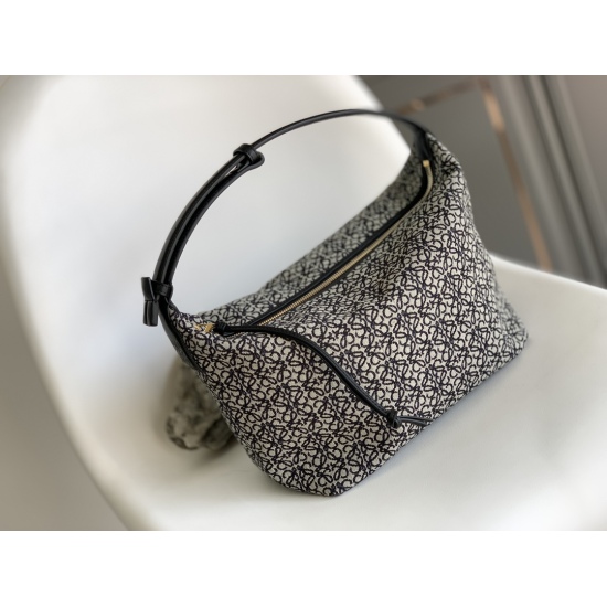 20240325 P730 [Fireworks] Large lunch box bag shipped [Strong]~Cubi Anagram underarm bag is made of imported cowhide and jacquard canvas, decorated with repeated Anagram pattern shoulder straps or adjustable shoulder straps for both hands and hands. Zippe