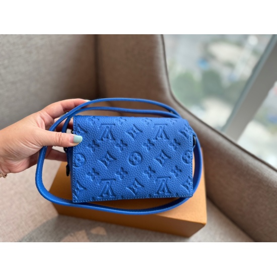 2023.09.01 Box size: 18 * 13cmL Home Steamer trunk Klein Blue Steamer as a gift for boyfriends, ladies and sisters can arrange the search: Lv trunk