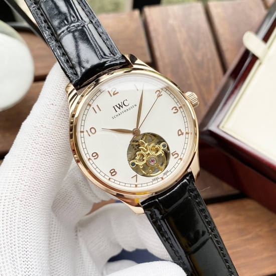 20240408 White Shell 550, Rose Gold 570. 【 Minimalist Style Fashion Hot Selling 】 Wanguo-IWC Men's Watch Fully Automatic Mechanical Movement Mineral Reinforced Glass 316L Precision Steel Case with Genuine Leather Band for Business and Leisure Classic Atmo