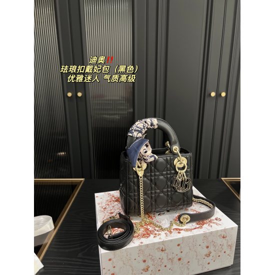 2023.10.07 Four grid P255 folding box ⚠ Size 20.18 Three grid P250 folding box ⚠ Size 17.15 Dior Enamel Button Princess Bag ✅ The original high-quality product is completely paired with a divine weapon, daily commuting fashion classic, and any style can b