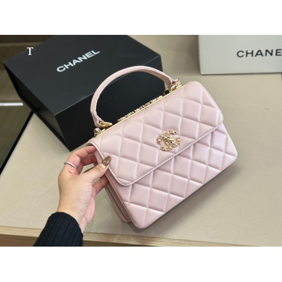 2023.10.13 255 Comes with Folding Box Aircraft Box Size: 25 * 18cm Chanel Trendy CC Organ Bag Series! The upper body is super atmospheric, with a very large capacity!