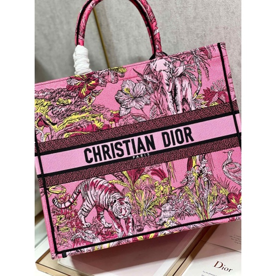 20231126 Large 780 [Dior] Hot selling Book Tote shopping bag, embroidered in elephant rose red. This Book Tote handbag is inspired by the creative director of women's clothing, Maria Grazia Chiuri, which is a flagship product that embodies Dior's aestheti