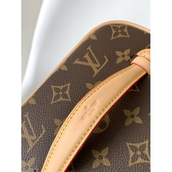 20231125 p470M44495 Top of the line Nice Mini Makeup Bag features a soft Monogram canvas to create a sleek body shape, paired with a leather handle that can be flattened to release space, allowing it to comfortably fit into a travel bag or suitcase while 