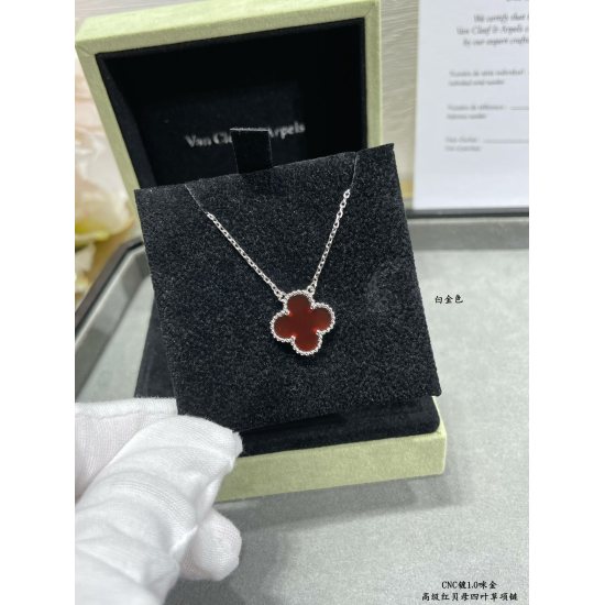 20240410 P135 CNC Button Head V Gold Plated Mijin VCA Advanced Red Fritillaria Clover Necklace Clover This series is designed with agility, smooth lines, and easy to wear. Showcasing the possibility of infinite combinations, bringing rich and diverse styl