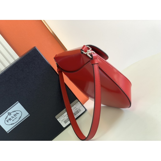 On March 12, 2024, P640 small size {flip red} exclusive PRADA new vintage underarm bag is coming! This year's popular vintage underarm bag has always been popular. The whole leather is delicate and smooth, and the irregular shape of the bag design is cool