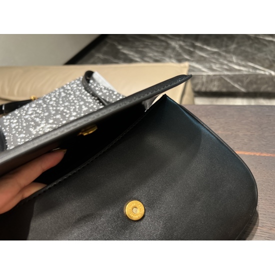 P190 box on October 18, 2023 ⚠️ Size 23.16 Saint Laurent Straddle Bag Free, Hot, Comfortable, Elegant, Random, Stylish, and Versatile