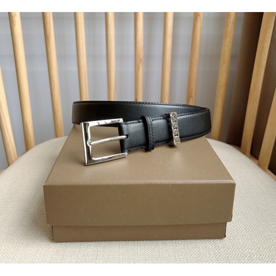 2024/03/06 P200 Burberry's Burberry counter features a new Italian refined waistband with a width of 3.0cm, perfect for a delicate and elegant goddess