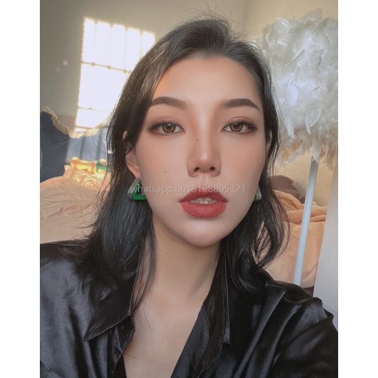 On July 23, 2023, the triangular earrings have been launched with brainpower fans. Baodie Home Jewelry looks great every season, with a simple and atmospheric design that is very stylish. This ring looks ordinary and doesn't want to be removed when worn. 