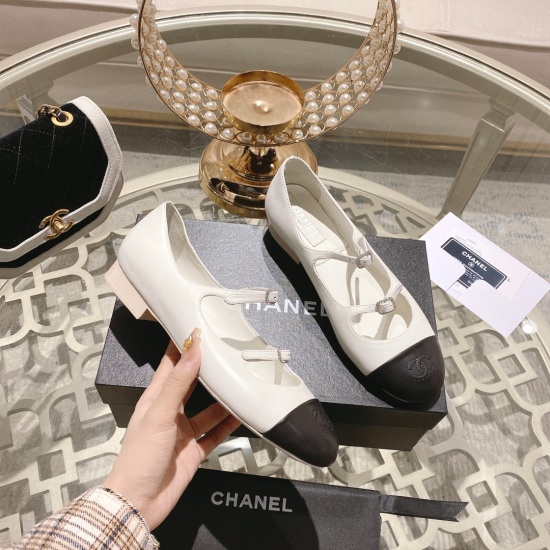 The 20240403 S early spring collection is hot and new, making it a popular little hit for Xiangjia this season! I really fell in love at first glance, the classic color blocking elements perfectly match the big logo! The exquisite hardware decoration is r