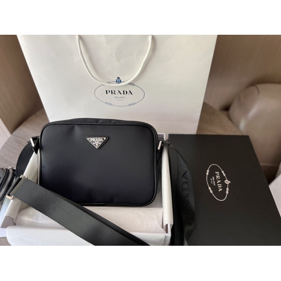 2023.11.06 205 box size: 25 * 17cm Launch PradaxAdidas Co branded Bag with Genuine Fragrance. The boy's back is also very beautiful! The girl's back is super handsome! The small bag on the shoulder strap is super OK to search for prada men's bag