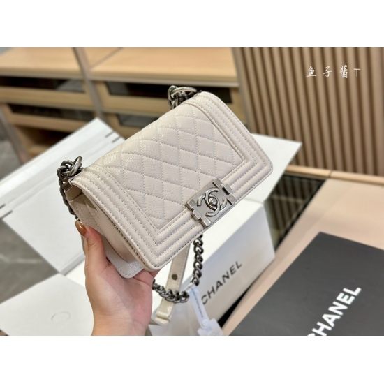 2023.10.13 240 235 with folding box airplane box size: 25cm 20cm Chanel Leboy spicy mom bag ⚠️ High version reshipment of very full leather! High quality caviar cowhide!