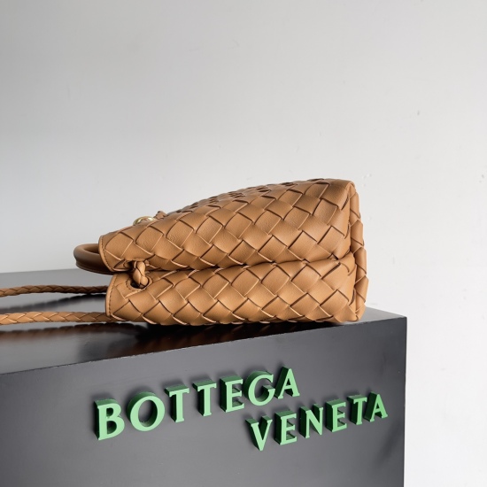 The 2023 new Andiamo with original order 1230 and special grade 1350BV on 20240328 has been shipped ‼️ The new Andiamo woven handbag launched by Bottega Veneta this season is really popular worldwide!! Stars from home and abroad have all taken it out, inc