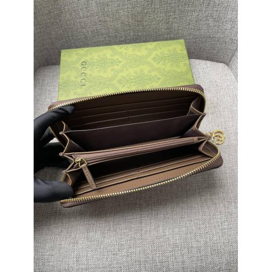 2023.07.06 GUCCi Diana's new bamboo joint wallet features a fully zippered wallet that blends brand recognition elements, meticulously decorated with bamboo joint accessories and letter interwoven pattern details. This wallet is made of double pat