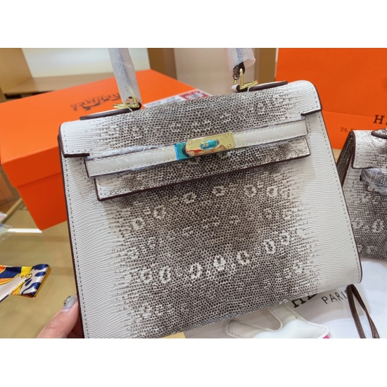 On October 29, 2023, the p195 p180 counter gift box is a gift for Hermes Kelly H fans. This bag must be kept. The Himalayan lizard skin looks good and high-end, but it is also very fashionable. It is a practical and high size item that is rare. 25 20