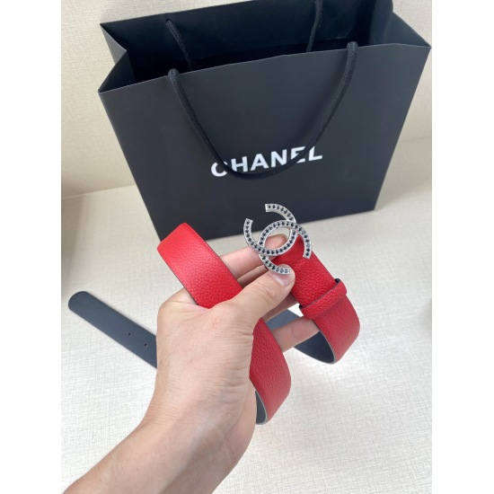 On August 7th, 2023, Chanel (Chanel) has a width of 3.0cm and a uniform grain surface. In summer, it is multi-colored with gold and silver metal inlaid with diamonds and steel buckles. Women's versatile style