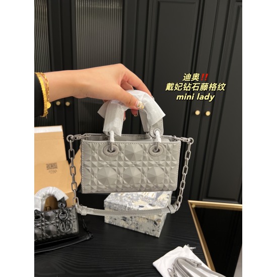 2023.10.07 P290 full set packaging ⚠️ Size 17.11 Dior Diana Diamond Vine Checker Mini Lady ⚠️ The top-level original order is simply Snow White Fairy, this fairy is beautiful to the extreme, full of a sense of luxury