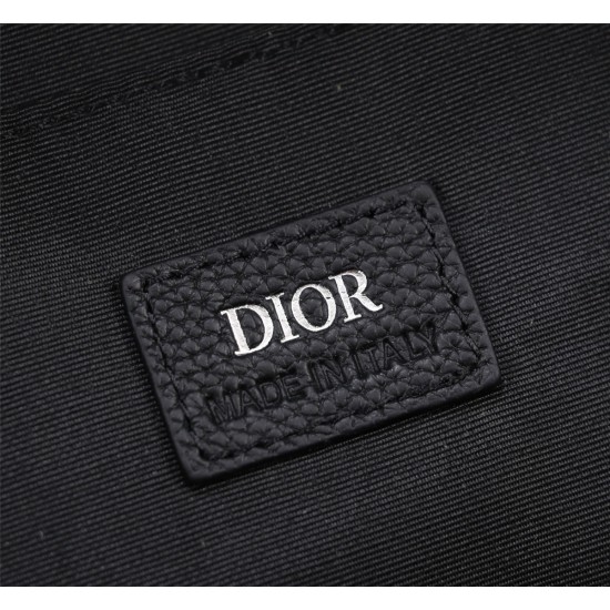 This backpack from 20231126 630 is a new product of the season, incorporating high order spirit into functional items and enriching the Dior Explorer collection. Crafted with black technology fabric, embellished with Oblique Mirage print and black grain l