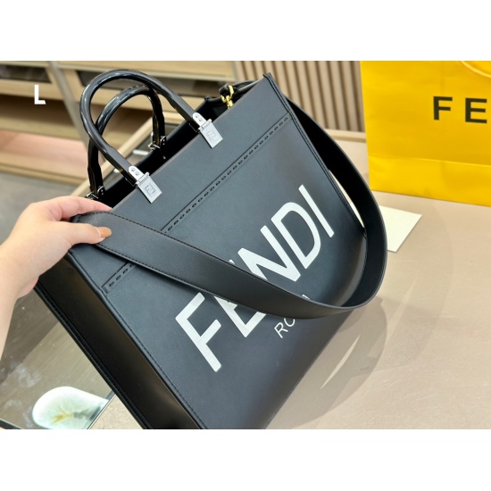 2023.10.26 225size: 36.32cm Fundi peekabo Shopping Bag: Classic tote design! But the biggest feature of this one is: portable: crossbody!