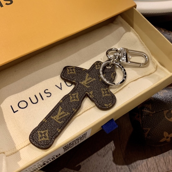 20240401 60 Loui * V Exclusive Launch ✈️  Exclusive original red and blue doll cowhide keychain/bag hanging ⚠️ Identify the top imported PU material hardware at home as the original imported steel logo, which is indeed exquisite and has a great feel