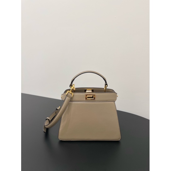 On March 7, 2024, the original 910 special grade 1030 khaki small size FEND1 Peekaboo ISeeU Petite classic bag shape, with hidden changes in design every season, comes with an aura and a sense of luxury. It will not go out of style after many years of pur