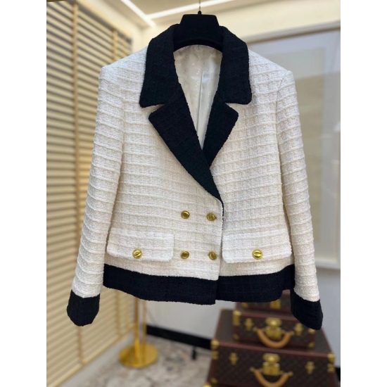 12.21.2023 Welfare Feedback: 480 New Tweed Coat Original Customized Weaving Ivory White Tweed Customized Weaving Jacquard Lining Double breasted Design Showcases Modern Fashion Aesthetics, Simple and Sharp silhouette, Integrated with Retro Details 36-42