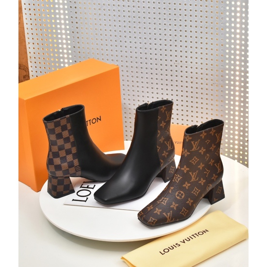 On November 17, 2024, LV versatile short boots have been updated again!!! Official website and counter are simultaneously launched, with inner belt zipper and face leather: top layer cowhide+LV iconic floral leather splicing, high-end sheepskin padding in