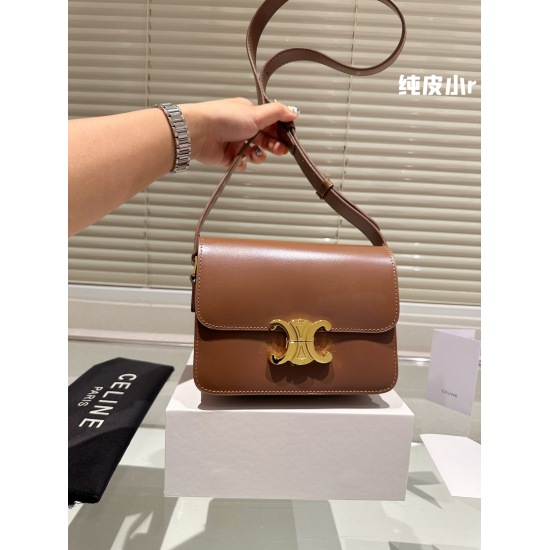 2023.10.30 P230 box (upgraded version) Size: 19cm (small) Celine Arc de Triomphe! Very high-end! Very advanced! Great for summer! ⚠ Cowhide! Cowhide!