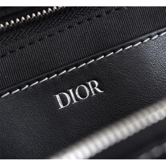 20231126 530 counter genuine products available for sale [Top quality original order] Dior Men's Jacquard Handbag/Crossbody Bag Model: 1ADPO131 (black calf leather car with white line) Size: 17 * 12.5 * 6cm Physical photo, same as the goods, heavy gold ge