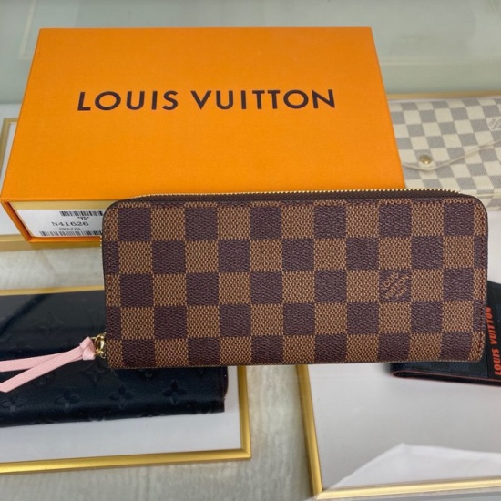 20230908 Louis Vuitton] Top of the line exclusive background N41626 brown powder size: 19.5x 9.0x 1.5 cm Clemence wallet, compact but full capacity, made of exquisite and durable Monogram canvas material. The bright lining and leather zipper showcase wome