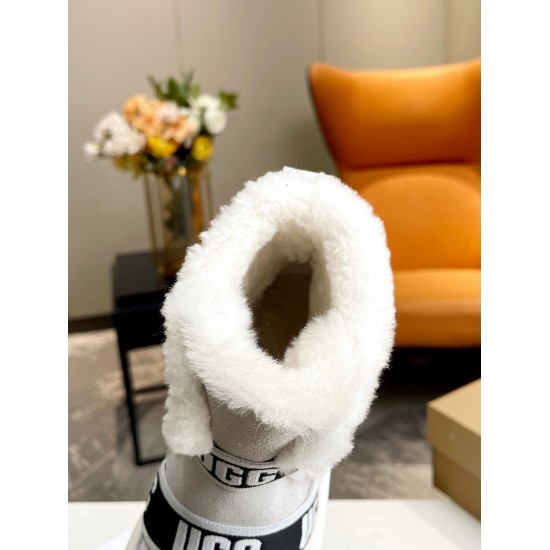 2023.09.29 P280 2023 New winter essential item for human hands, with a matching coefficient that is 100% explosive and good-looking. The snow boots are designed to show leg slimming and versatile, with a strong sense of fashion. When wearing them, they wi