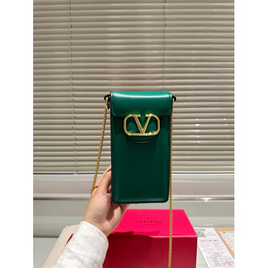 2023.11.10 P170 box size: 18 10cm Valentino versatile Loco phone case. All kinds of floral dresses in spring and summer are completely fine. With handbags, handbags, underarm bags, and crossbody bags, a single Loco can completely satisfy you!