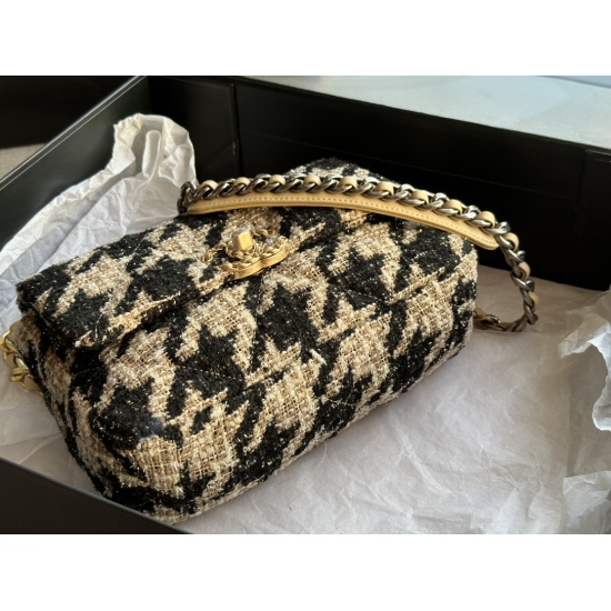 730CHANEL:: Model AS1161 #: Small 1160 #: Size: 30CM: Small 26CM: 2021 New Color: Autumn/Winter, Fleece Series: Thousand Bird Grid This bag is simply a combination of all classic elements of Xiaoxiang. Xiaoxiang MiLing grid pattern, leather chain bag, dou