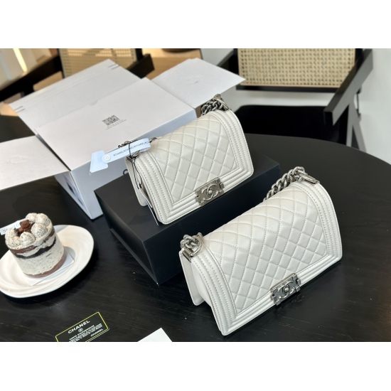 2023.10.13 240 235 with folding box airplane box size: 25cm 20cm Chanel Leboy spicy mom bag ⚠ High version reshipment of very full leather! High quality sheepskin pattern!
