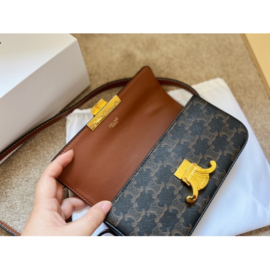 2023.10.30 195 box (upgraded version) size: 20 * 11cm celine 21ss super beautiful underarm bag ⚠️ Upgraded version re shipping retro sexy versatile bag not to be missed!! ⚠️ Cowhide leather