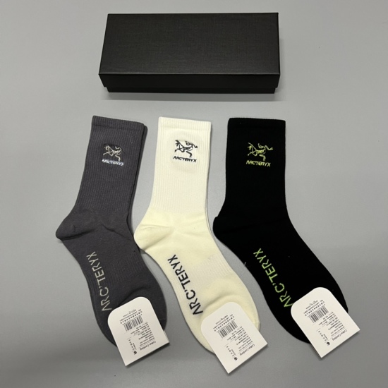 2024.01.22 ARCTERYX (Archaeopteryx) is a new and popular product for autumn and winter 2022, with pure cotton quality, comfortable to wear, and strong breathability. It comes in a box of 3 pairs