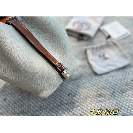 2023.10.29 255 with foldable box size: 18 * 19cm Hermes H home vegetable basket ‼️‼ Top layer TC cowhide/oil wax line delivery scarves ⚠️ The leather has a great texture! There is a sag! Those who understand goods must enter!