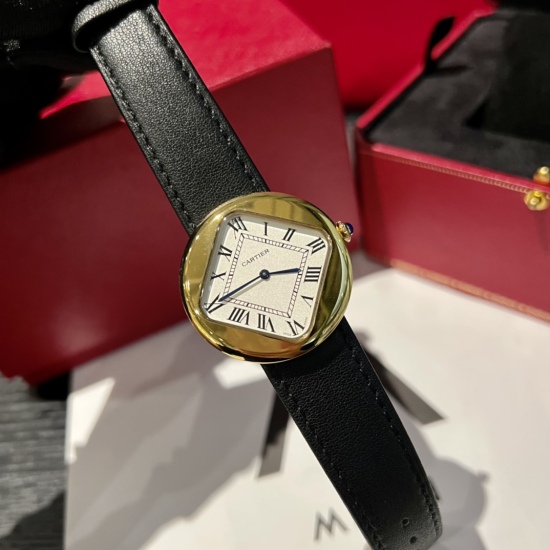 The prototype watch model launched in 1972 has been included in the Cartier Collection, and the pebble like round case cleverly blends the round (case) and square (dial), presenting a simple and elegant beauty. As a milestone in Cartier's watchmaking hist
