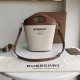 On March 9, 2024, the original order p650 Burberry autumn/winter new style 【 Bucket Pocket 】 Small bucket bag, different from the previous square design, has removed the Pocket element. The handbag adopts the iconic oval cut, especially suitable for peopl