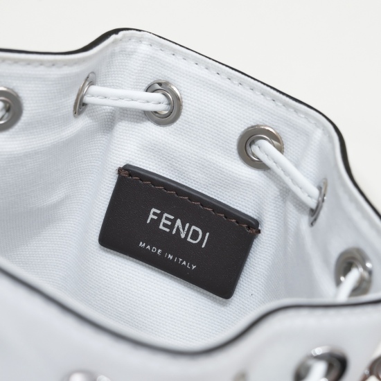 2024/03/07 760. FENDI: The same MON TRSOR bucket bag as the counter, decorated with the iconic FF logo in eight colors of white rice, is super practical for one shoulder or handheld use. Size: 18 * 12 * 10cm. Style number: 5320 white cloth with black lett